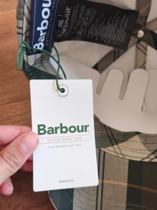 Gorra Barbour cuadros beige y verde