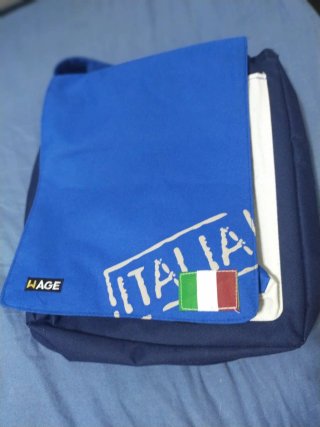 Borsa a tracolla Hage Y2K Italia blu e azzurra ban