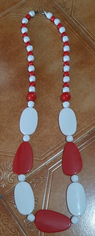 Colar vintage vermelho e branco