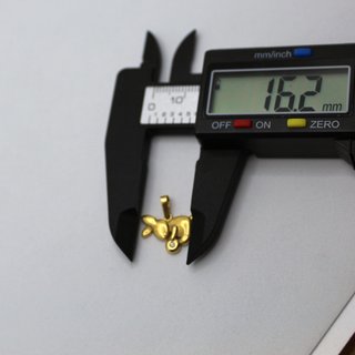 Colgante de oro de 18k. Peso: 1.43 gr.