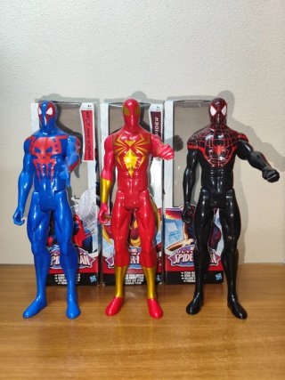 Figura Iron Spider Hasbro Titan Hero Series 30 cm