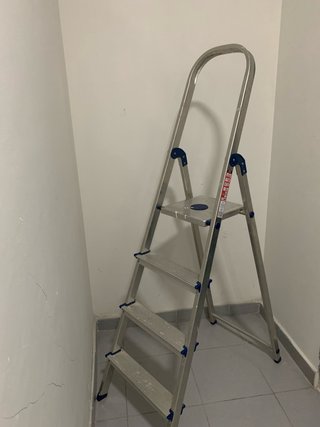 Escalera aluminio 4 peldaños