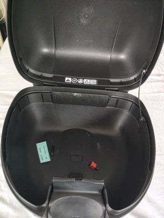 Baúl de moto negro