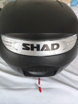 Baúl de moto negro