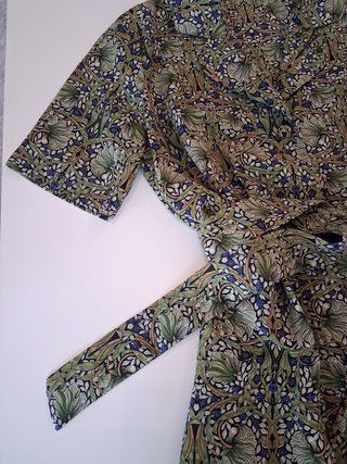 Mono corto bonito estampado floral. Talla S
