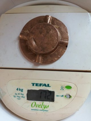 Cenicero bronce o metal  pesa 172 gramos