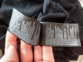 Vestido negro con transparència