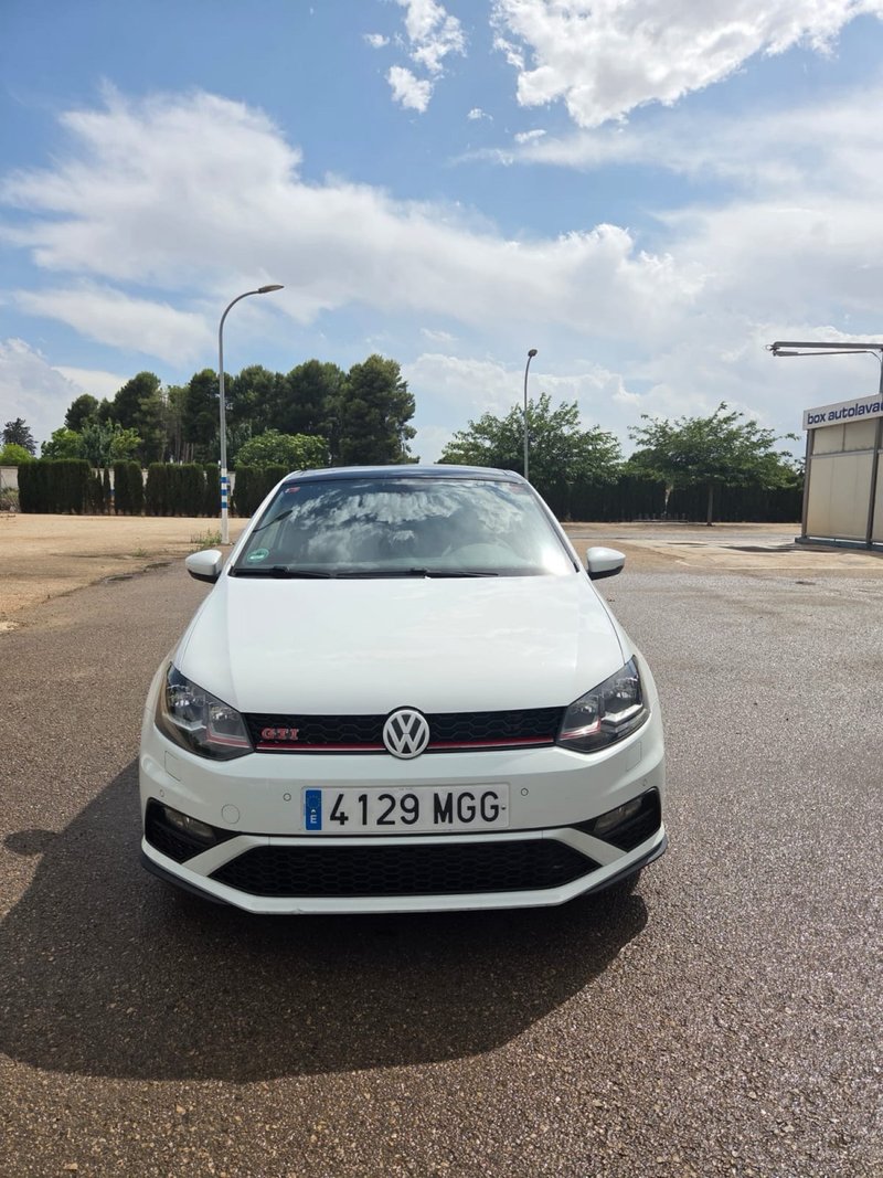 Volkswagen Polo 2015 - foto 1