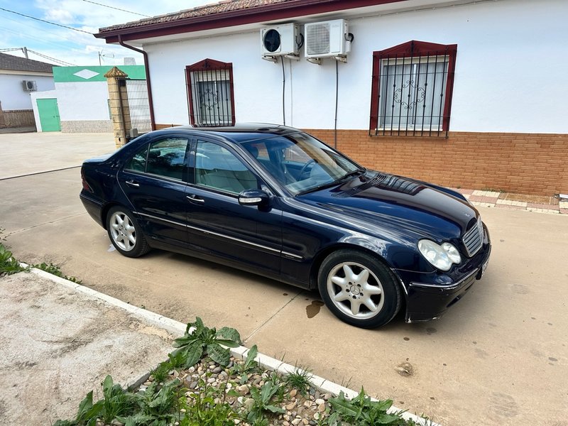 Mercedes-Benz Clase C 2005 - foto 1