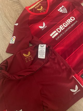 Equipación Sevilla FC Castore Talla 5.6 niño