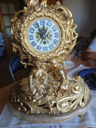 Reloj de sobremesa antiguo de bronce