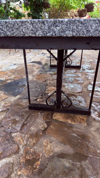 Mesa de granito exterior