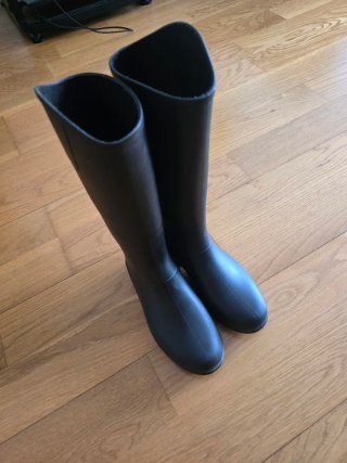 Lot de guantes, casco y botas de equitacion