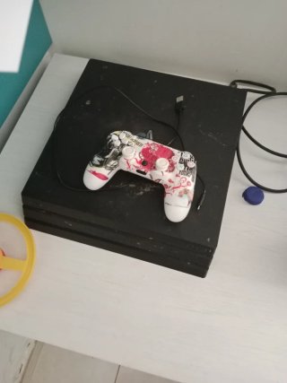 PS4 (PlayStation 4) con mando