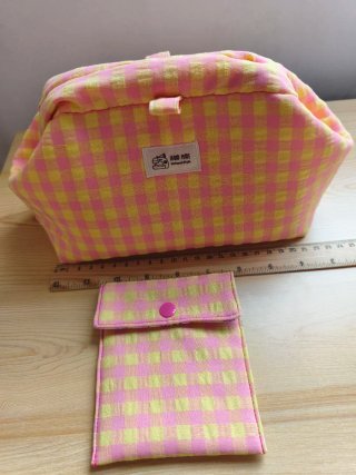 Neceser cuadros rosa y amarillo
