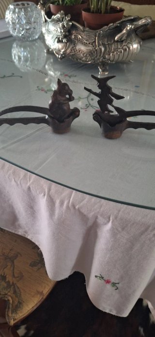 Cascanueces de gato y bruja