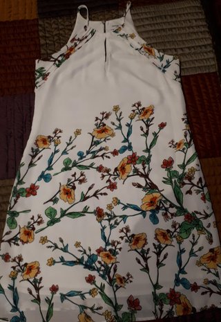 Vestido blanco con estampado floral