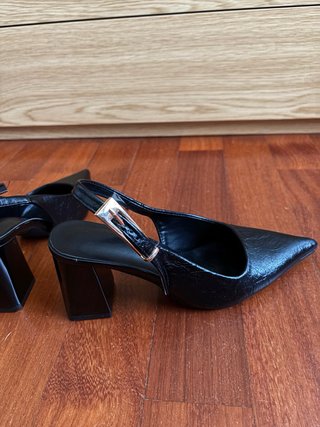 Scarpe con tacco slingback nere. NUMERO 34!!!!
