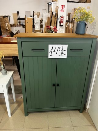 Mueble de pino verde con cajón