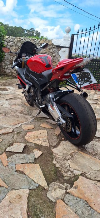 BMW S1000RR Roja y Blanca