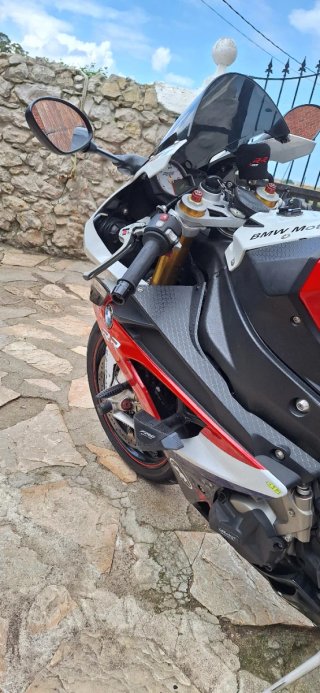 BMW S1000RR Roja y Blanca
