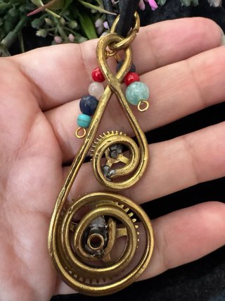 Colgante Steampunk Engranajes y Piedras