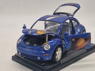 VOLKSWAGEN New Beetle Space - Burago - Scala 1/18