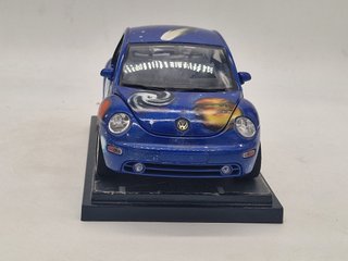 VOLKSWAGEN New Beetle Space - Burago - Scala 1/18