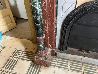 Chimenea de mármol roja y verde