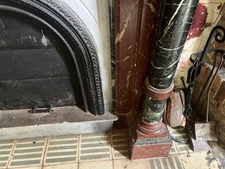Chimenea de mármol roja y verde