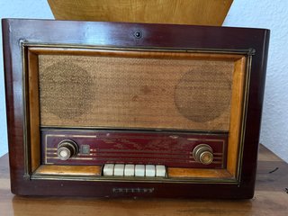 Radio Tocadiscos Vintage Marrón.