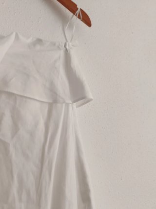 Vestido asimétrico midi lino volantes