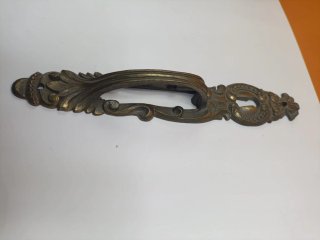 Tirador de puerta antiguo estilo barroco