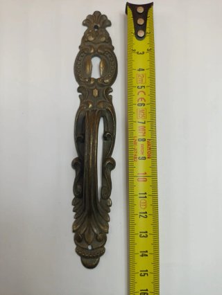 Tirador de puerta antiguo estilo barroco