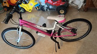 Bicicleta infantil rosa y blanca