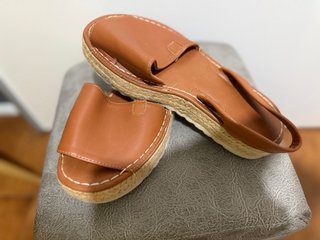 Sandalias marrones tipo menorquina
