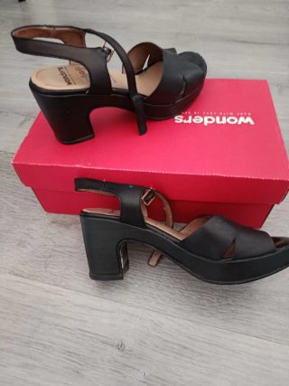 Sandalias Wonders Piel Negras