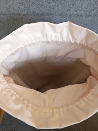 Bolso cubo flores bordadas y lunares