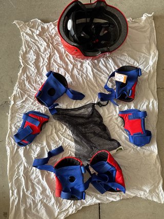 Casco y protecciones patinete/skate/bici/patines