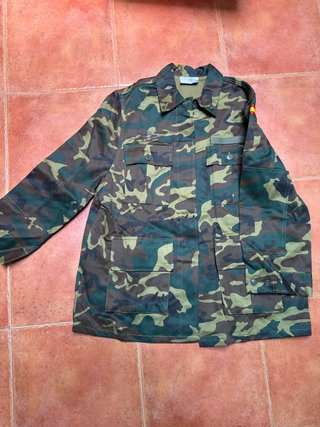 Chaqueta militar camuflaje boscoso