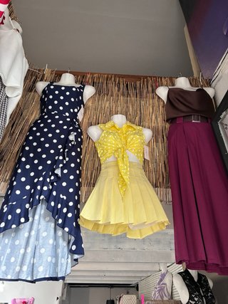 Conjuntos, vestidos, faldas, tops, camisas