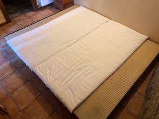 Cama o sofa Japones Tatami Madera y dos futones