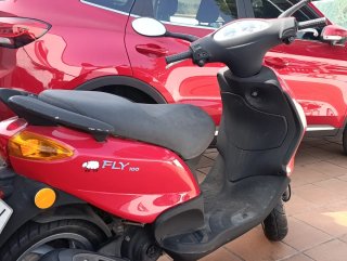 Moto Piaggio Roja Tipo Scooter