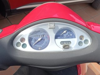Moto Piaggio Roja Tipo Scooter