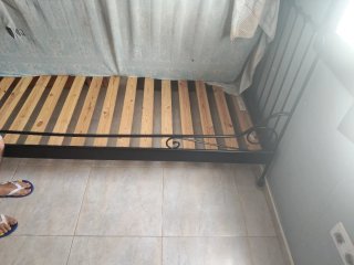 Cama diván de forja negra