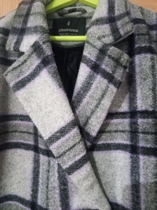 Abrigo cuadros Stradivarius Talla S