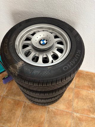 Llantas originales BMW 15” neumáticos Kumho Ecsta