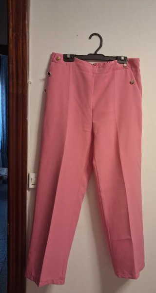 Pantalón rosa ancho