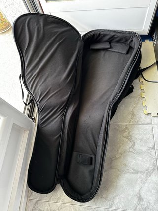 Funda para guitarra acústica Parkwood Premiun.