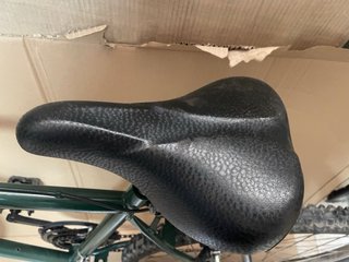 Bicicleta de ciudad verde